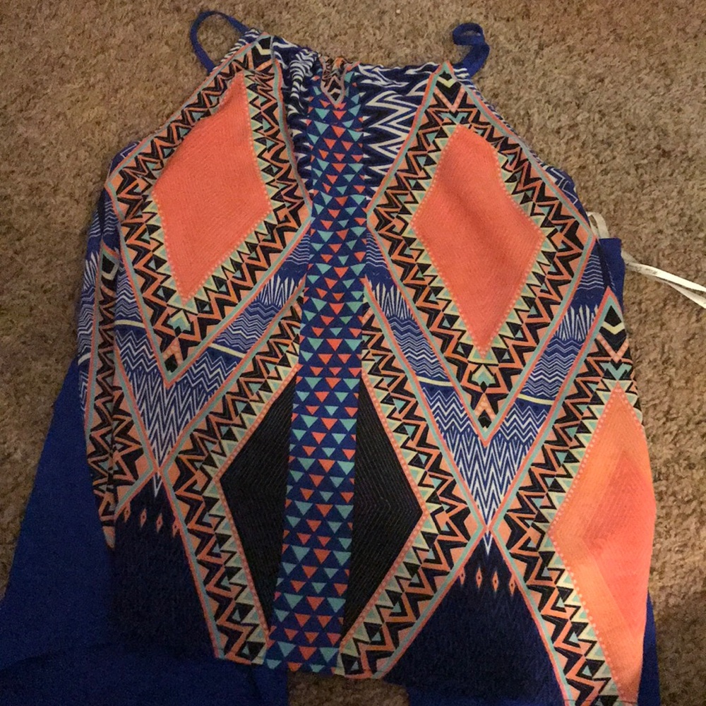 Sleeveless blouse with peek a boo back
